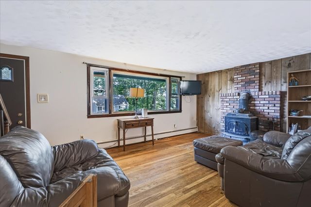 9 Folsom St, Leicester, MA 01611