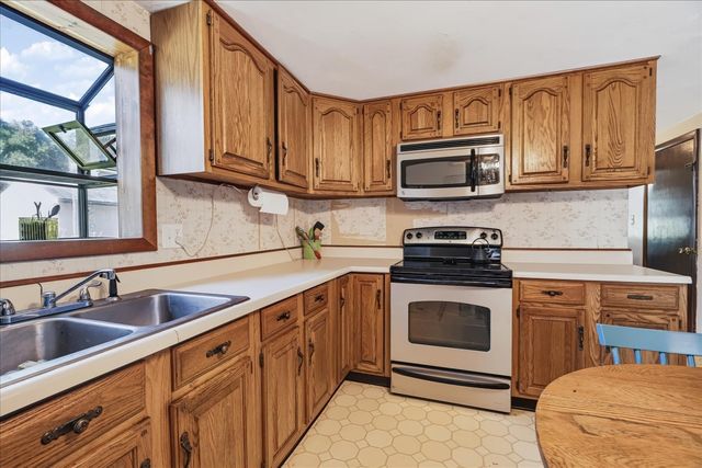 9 Folsom St, Leicester, MA 01611