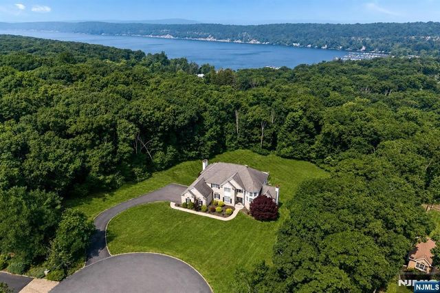 10 Pasha Court, Rockaway Boro, NJ 07435