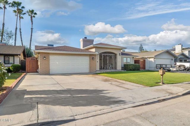 6105 Diamond Oaks Avenue, Bakersfield, CA 93306