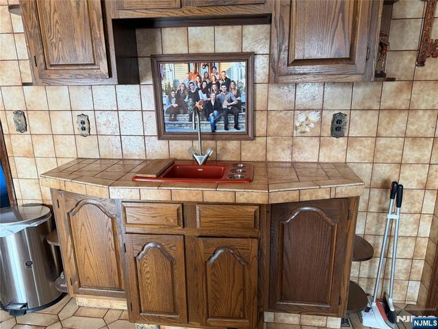 82 Birk Street, Saddle Brook, NJ 07663