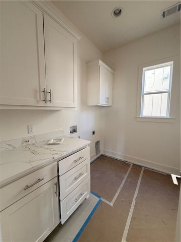 6102 S 40th Place, Rogers, AR 72758