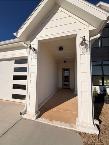 6102 S 40th Place, Rogers, AR 72758