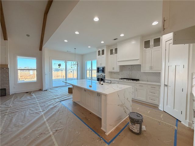 6102 S 40th Place, Rogers, AR 72758