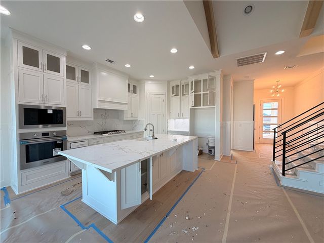 6102 S 40th Place, Rogers, AR 72758