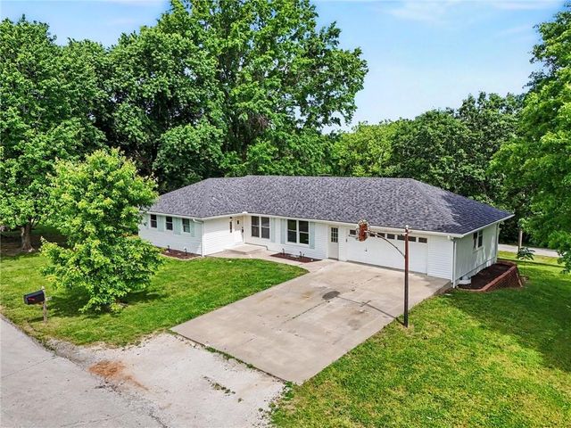 1500 Ridgeview Road, Liberty, MO 64068