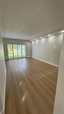 900 Twin Lakes Dr 8-A, Coral Springs, FL 33071