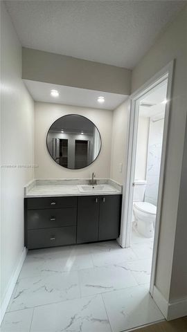 900 Twin Lakes Dr 8-A, Coral Springs, FL 33071