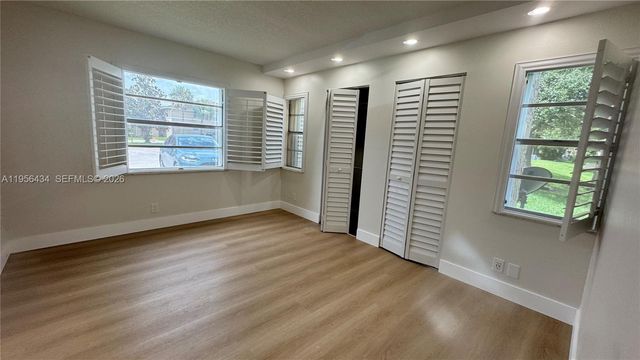 900 Twin Lakes Dr 8-A, Coral Springs, FL 33071