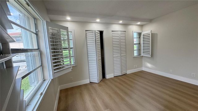 900 Twin Lakes Dr 8-A, Coral Springs, FL 33071