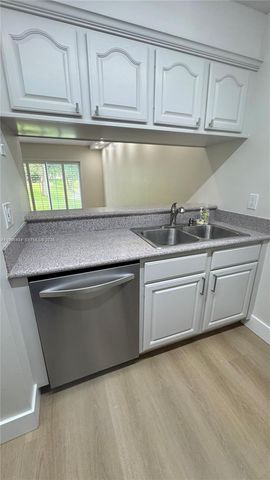 900 Twin Lakes Dr 8-A, Coral Springs, FL 33071