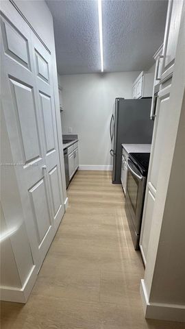 900 Twin Lakes Dr 8-A, Coral Springs, FL 33071