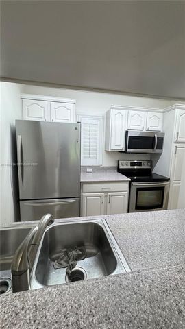 900 Twin Lakes Dr 8-A, Coral Springs, FL 33071