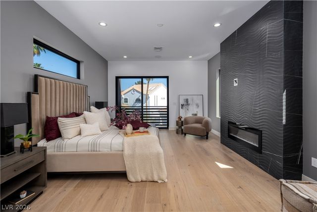 2824 Queens Courtyard Drive, Las Vegas, NV 89109