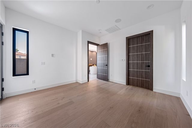 2824 Queens Courtyard Drive, Las Vegas, NV 89109