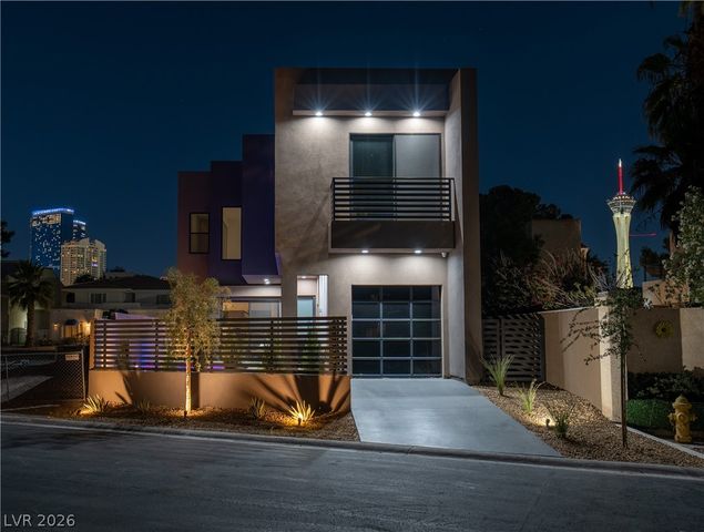 2824 Queens Courtyard Drive, Las Vegas, NV 89109