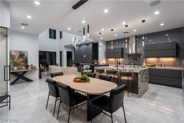 2824 Queens Courtyard Drive, Las Vegas, NV 89109