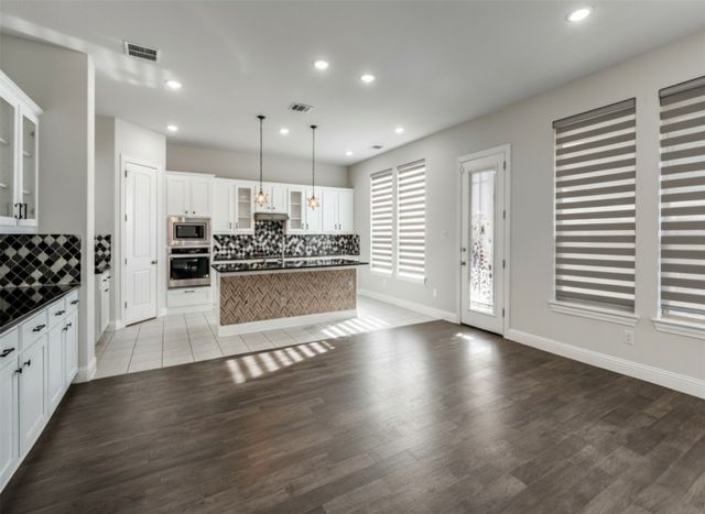 2152 Bailey Street, Carrollton, TX 75010