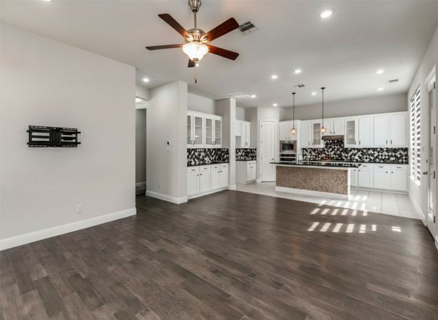 2152 Bailey Street, Carrollton, TX 75010