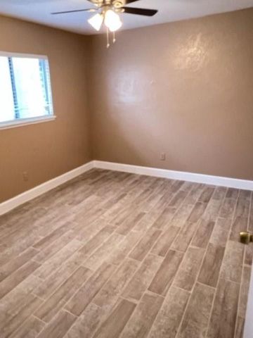 15615 Summer Briar Court, Houston, TX 77489