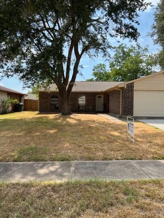 15615 Summer Briar Court, Houston, TX 77489