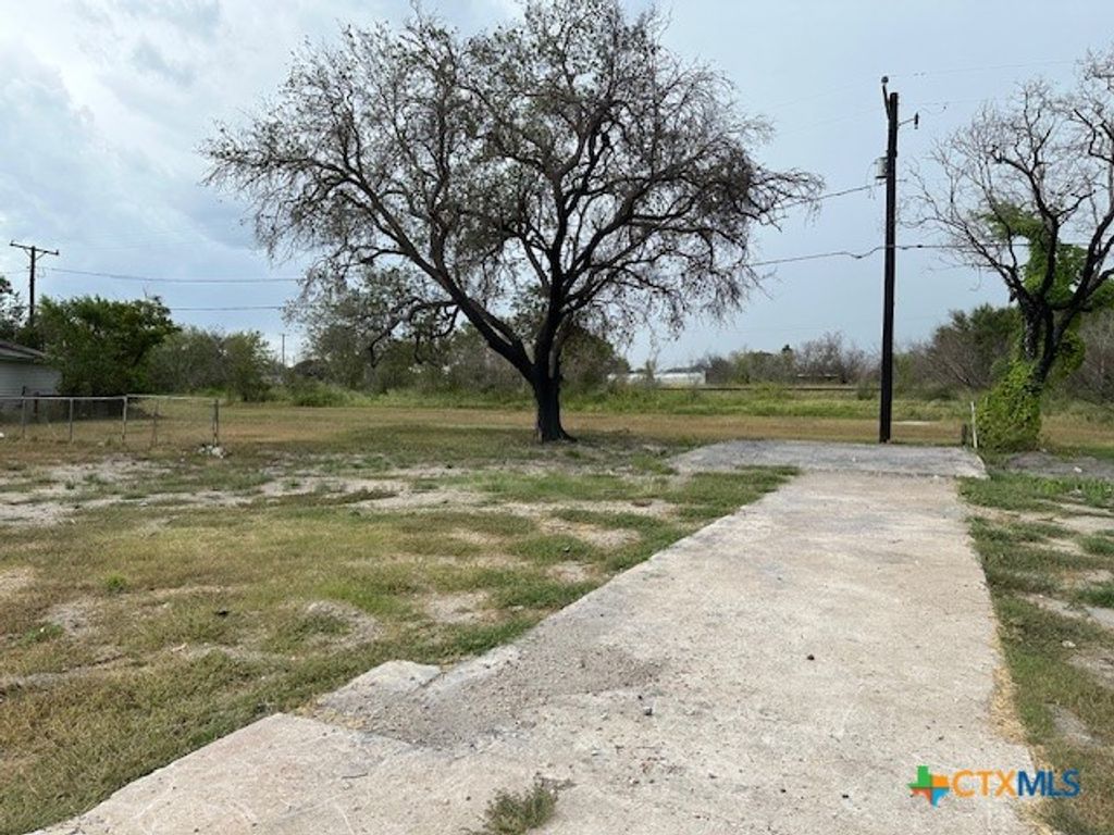840 Hamilton Street, Sinton, TX 78387