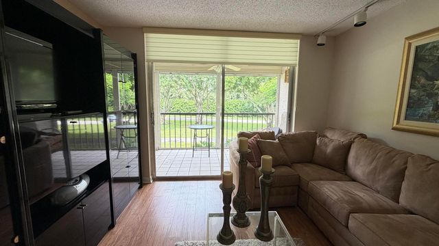 6865 Huntington Lane 203, Delray Beach, FL 33446
