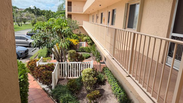6865 Huntington Lane 203, Delray Beach, FL 33446