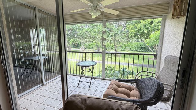 6865 Huntington Lane 203, Delray Beach, FL 33446