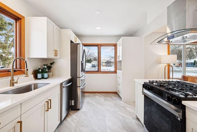 8444 12th Avenue S, Bloomington, MN 55425