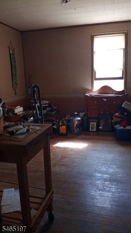 9 Richards St, Ogdensburg Boro, NJ 07439