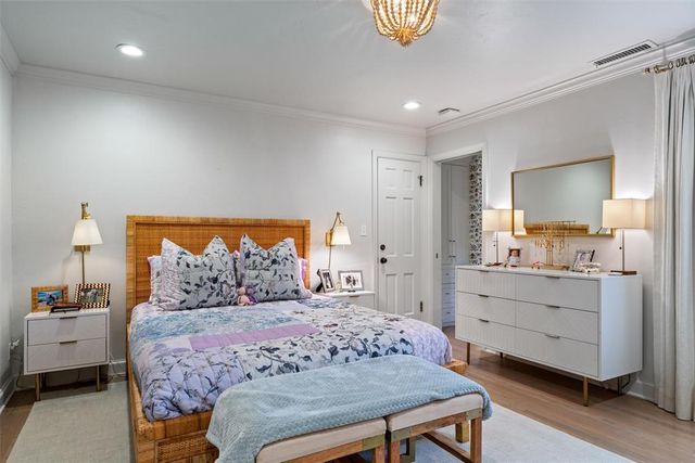 1202 Larchmont Lane, Nichols Hills, OK 73116