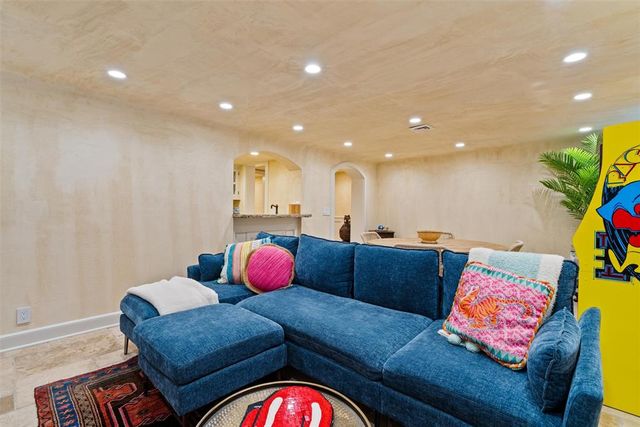 1202 Larchmont Lane, Nichols Hills, OK 73116