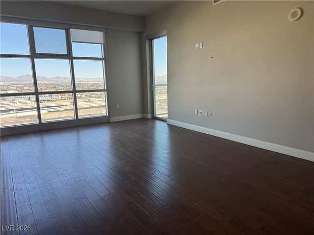 150 Las Vegas Boulevard 1716, Las Vegas, NV 89101