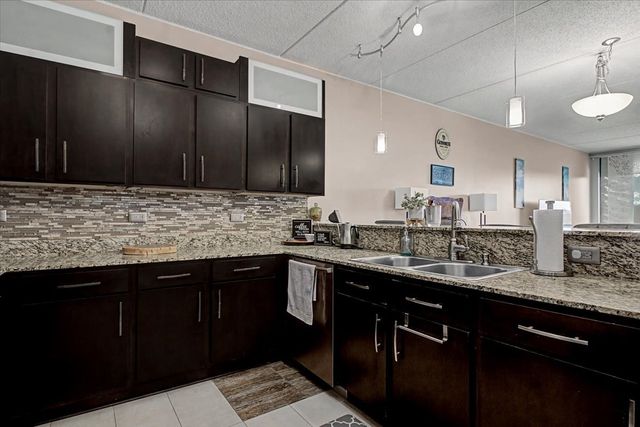 6420 Double Eagle Drive 501, Woodridge, IL 60517