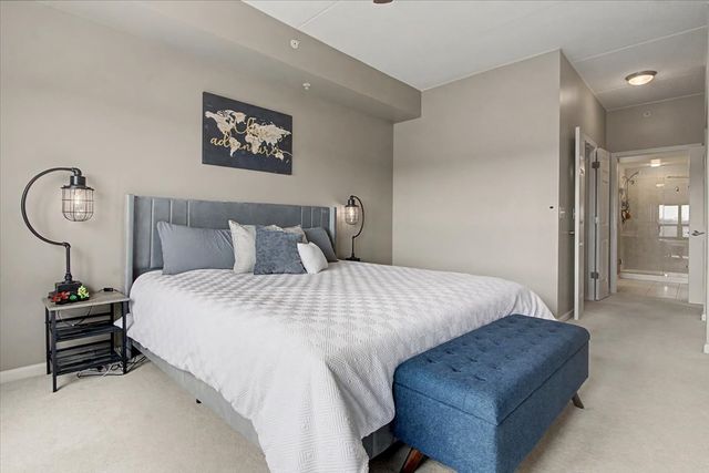 6420 Double Eagle Drive 501, Woodridge, IL 60517