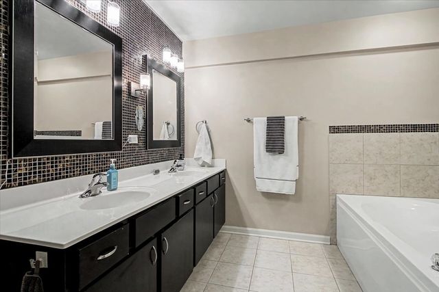 6420 Double Eagle Drive 501, Woodridge, IL 60517