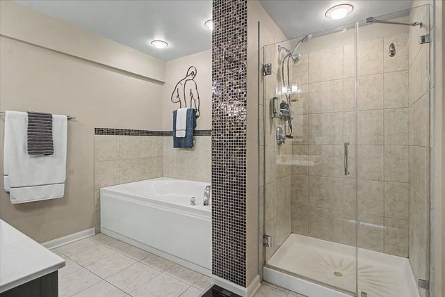 6420 Double Eagle Drive 501, Woodridge, IL 60517