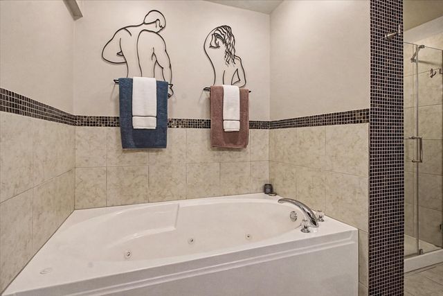 6420 Double Eagle Drive 501, Woodridge, IL 60517