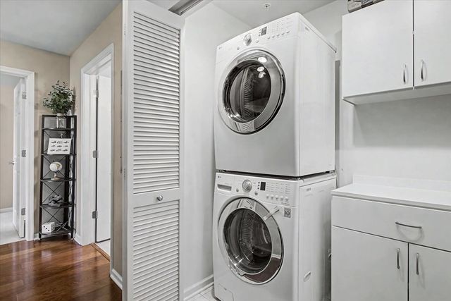 6420 Double Eagle Drive 501, Woodridge, IL 60517