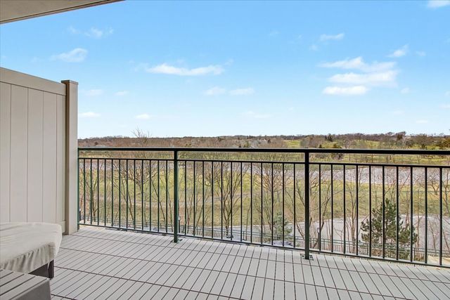 6420 Double Eagle Drive 501, Woodridge, IL 60517