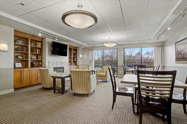 6420 Double Eagle Drive 501, Woodridge, IL 60517