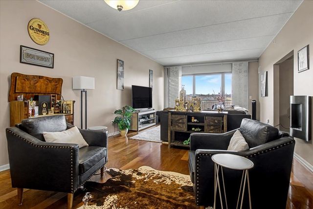 6420 Double Eagle Drive 501, Woodridge, IL 60517