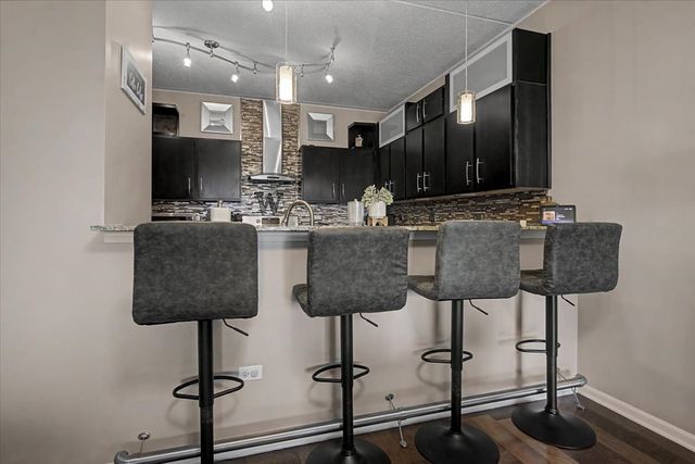 6420 Double Eagle Drive 501, Woodridge, IL 60517