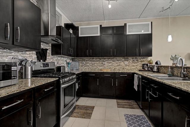 6420 Double Eagle Drive 501, Woodridge, IL 60517