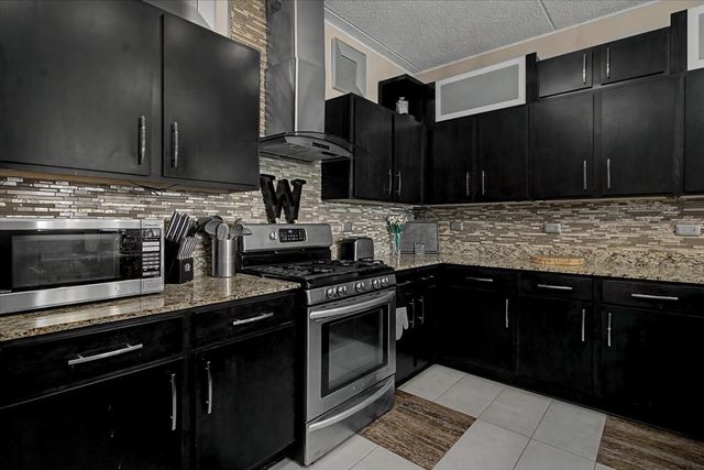 6420 Double Eagle Drive 501, Woodridge, IL 60517