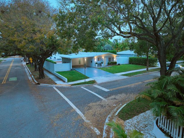 747 Avon Road, West Palm Beach, FL 33401