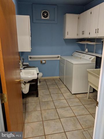 1093 DELSEA DR, Westville, NJ 08093