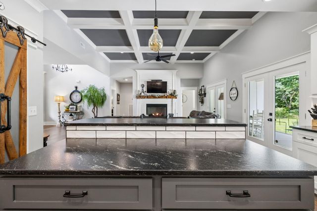 188 Horseshoe Bend Road E, Signal Mountain, TN 37377