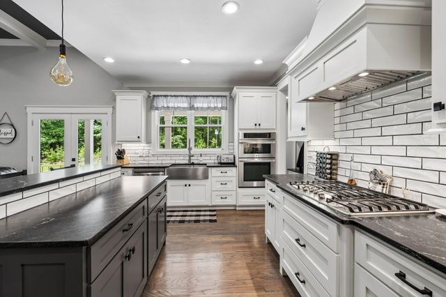 188 Horseshoe Bend Road E, Signal Mountain, TN 37377